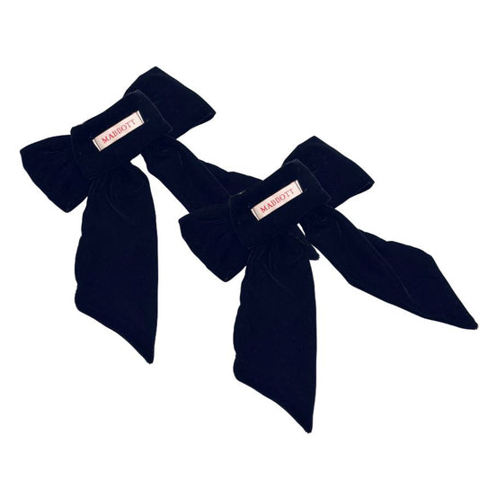 The black bow napkin ring.