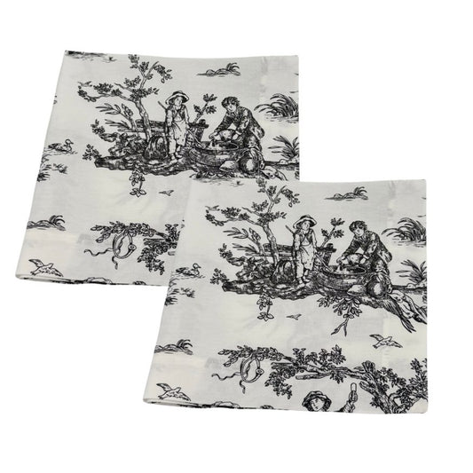 B&W toile napkins.
