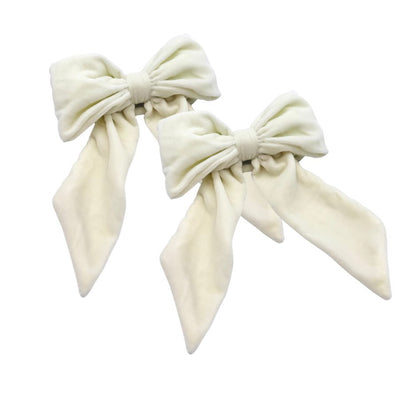 The bow napkin rings.