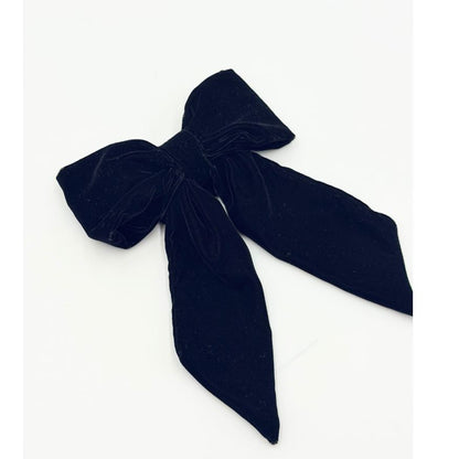 The black bow napkin ring.