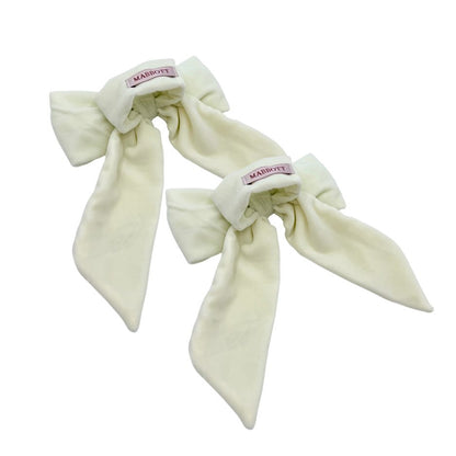 The bow napkin rings.