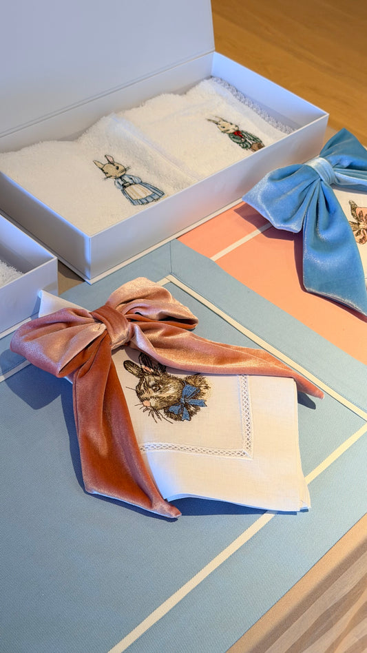 Old Pink bow napkin ring.