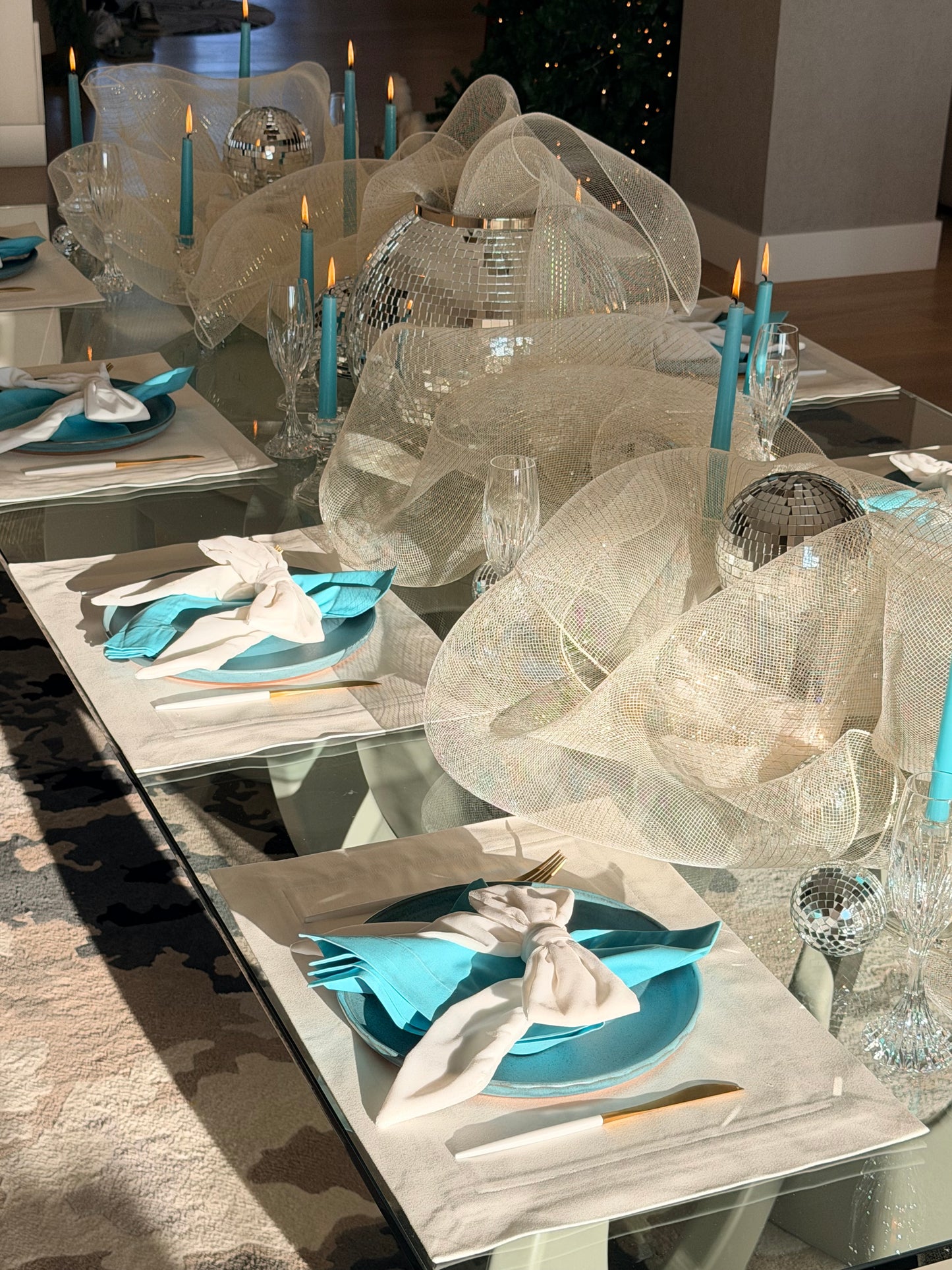 The Classic white and black placemats