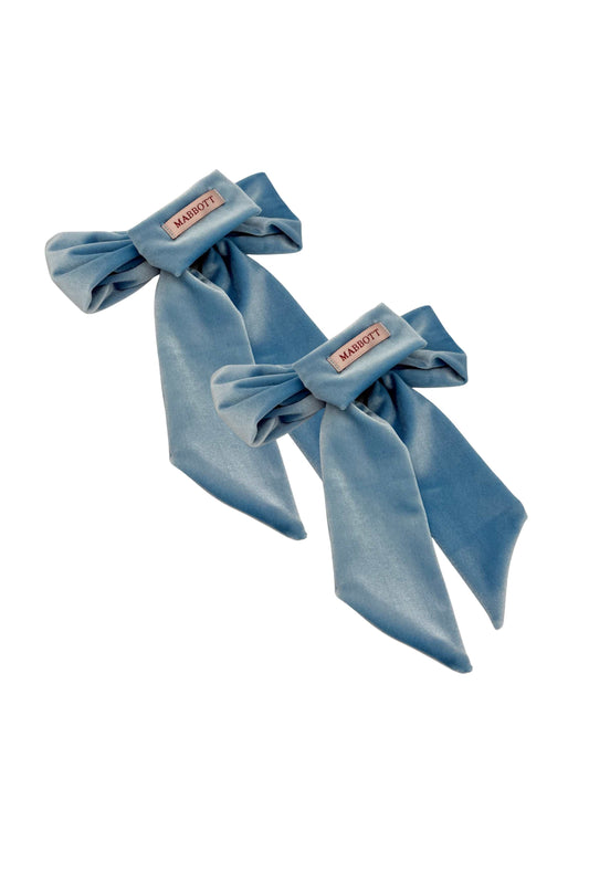 Baby blue bow napkin ring.