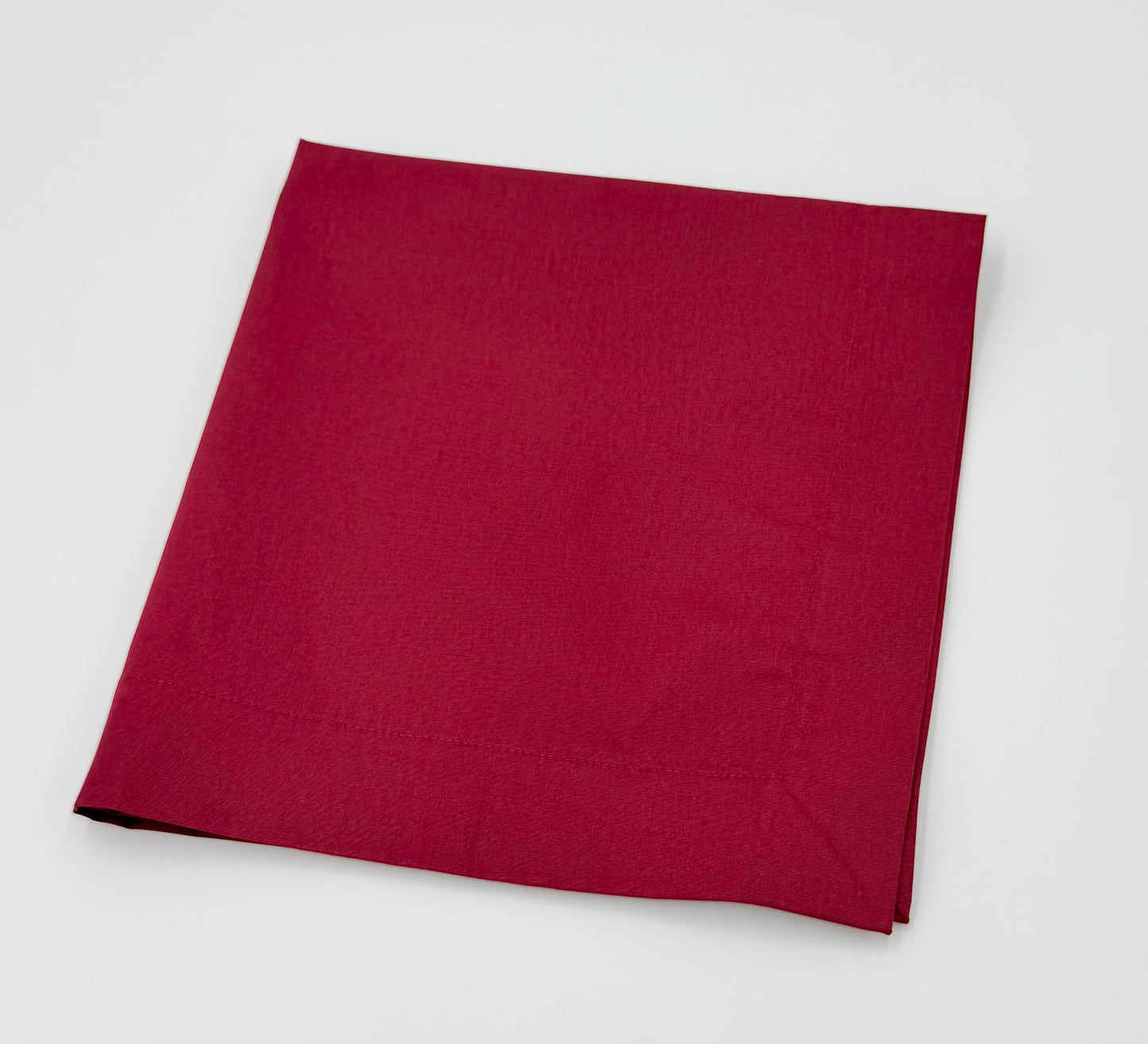 Light burgundy napkins.
